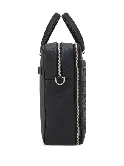Ferragamo, portátil con Gancini en relieve