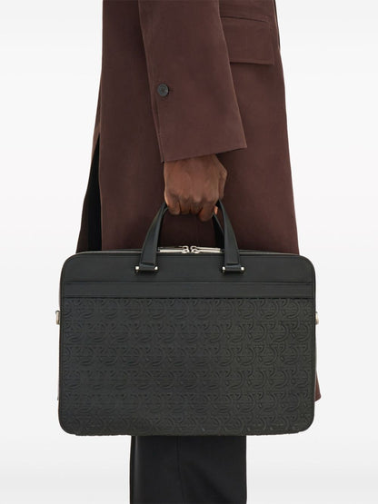 Ferragamo, portátil con Gancini en relieve