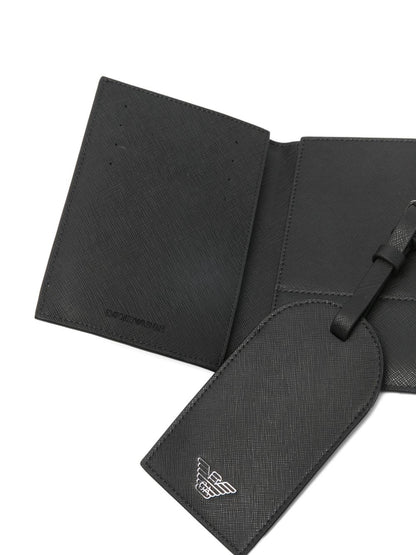 Emporio Armani pasaporte y etiqueta